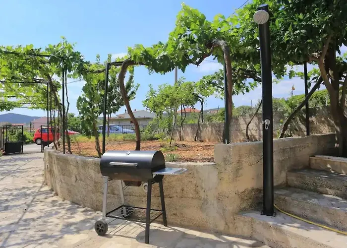 Neda By Interhome Vinišće